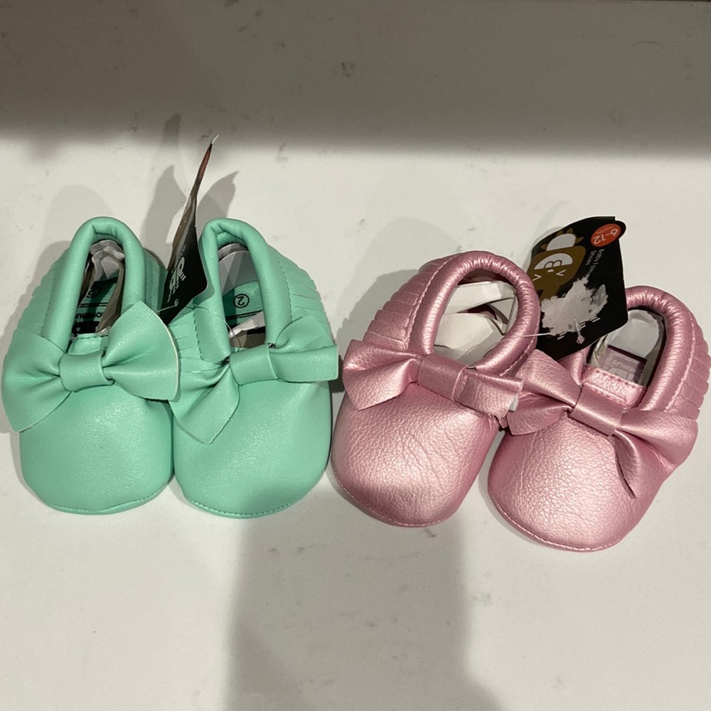 Romirus baby shoes Moccasins bows fringe 2 pairs NWT mint & shimmery pink size 2